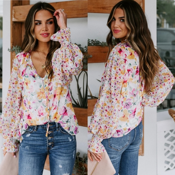 Boutique Tops - New Floral Ruffled Lantern Button Down Blouse